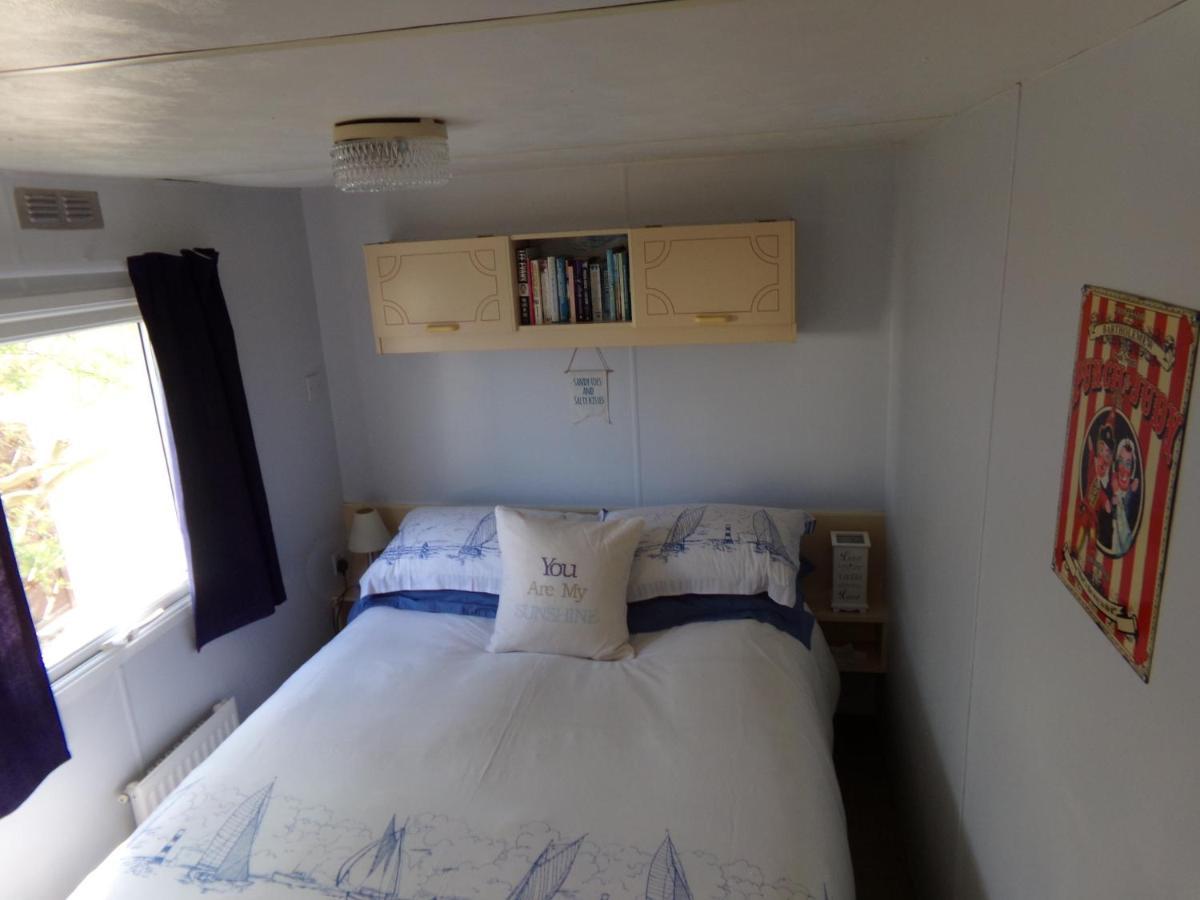 Happydaze Caravan Bacton  Exterior photo